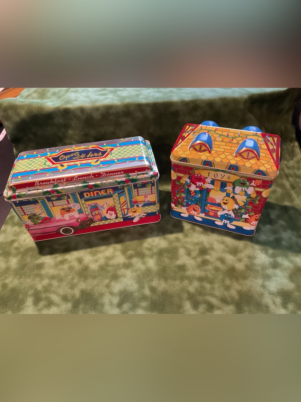 M&M'S Christmas Village Series Diner & Toy Shop Bundle